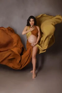 How Much Should You Spend On Maternity Photos?